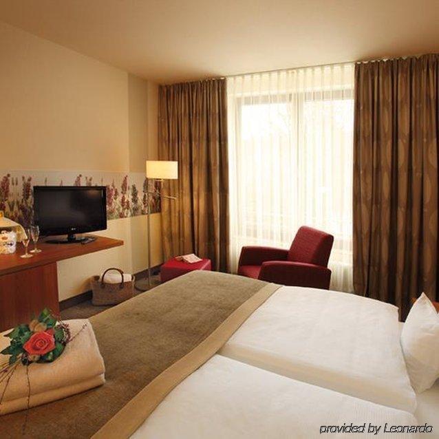 Trans World Hotel Kranichhoehe Мух Стая снимка