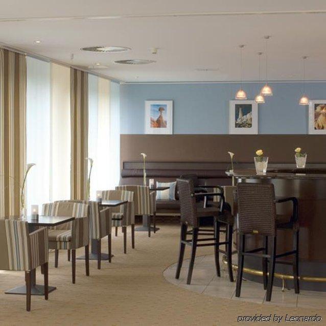 Trans World Hotel Kranichhoehe Мух Ресторант снимка