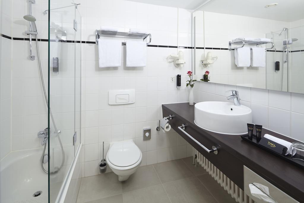Trans World Hotel Kranichhoehe Мух Екстериор снимка
