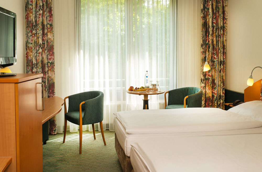Trans World Hotel Kranichhoehe Мух Екстериор снимка